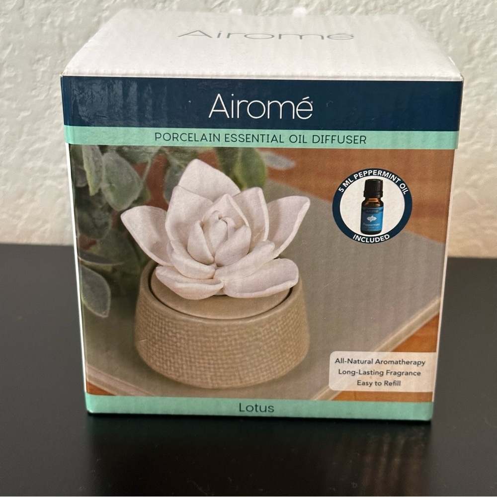 Porcelain Essential Oil Diffuser - White Lotus
